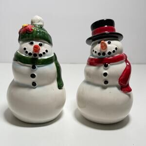 The Snowmen Pair Ceramic Novelty Collectible Salt & Pepper Shakers Original 2006
